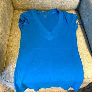 Express sexy basics Med women’s V t shirt